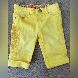 New Catamini yellow Denim Embroidery pocket Shorts / Little girl size 6